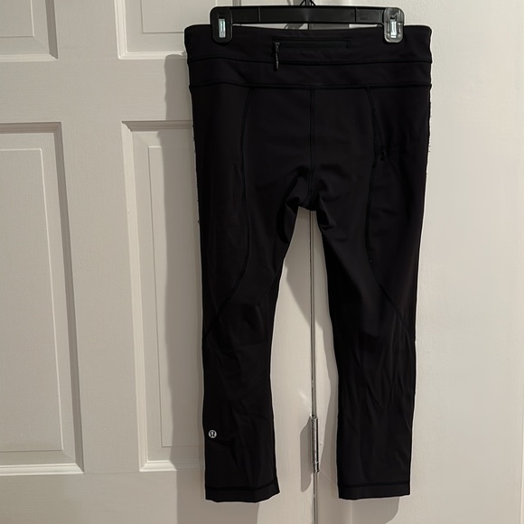 Lulu lemon leggings size 8 - Picture 2 of 3